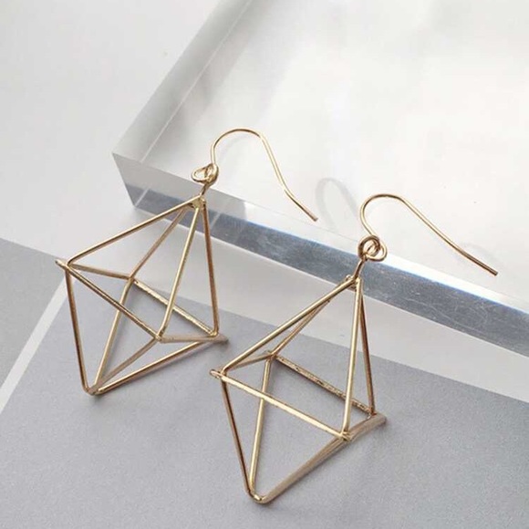 Gold hallow 3D geometric diamond drop earrings - Picture 5 of 5